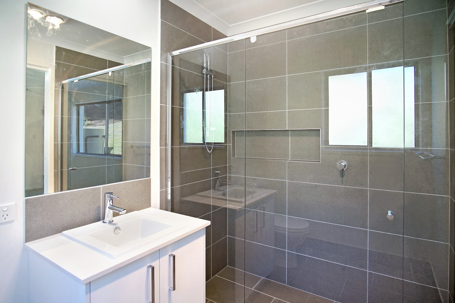 18-tramline-ensuite